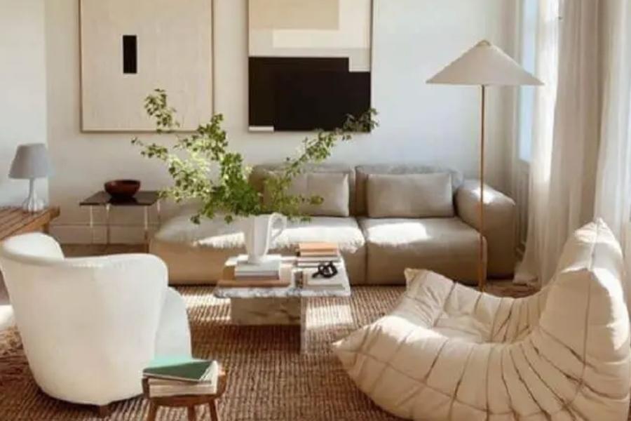 Sala decorada em cores neutras com estilo comfy para tendências de decoração 2022 – Foto: My Scandinavian Home